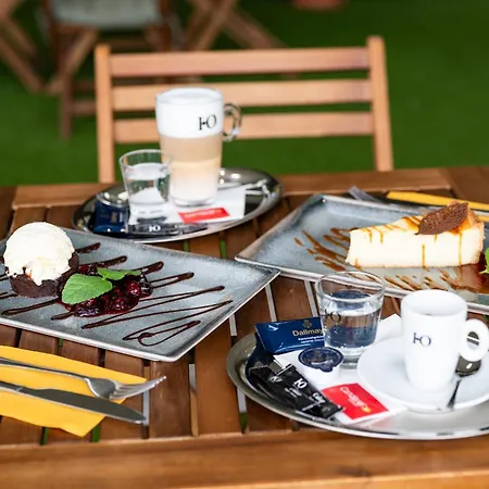 Airport Hotel Budapest-3
